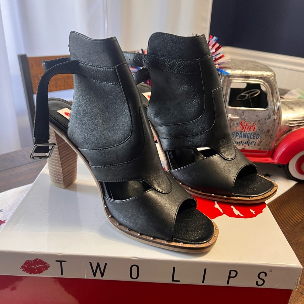 Two Lips Black Open-Toe Heeled Sandals